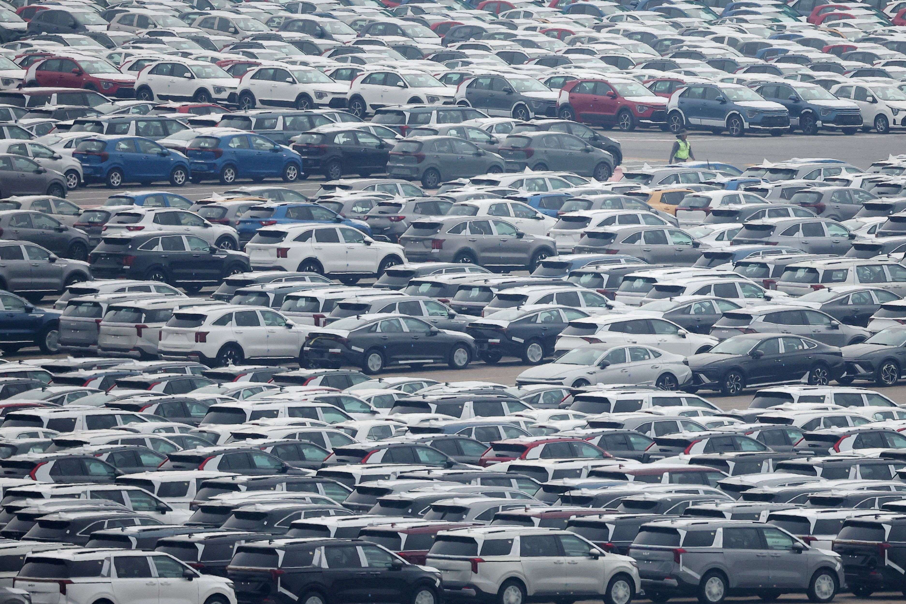 Automotive Industry Faces Profit Forecast Challenges Amid Rising Tariff Pressures