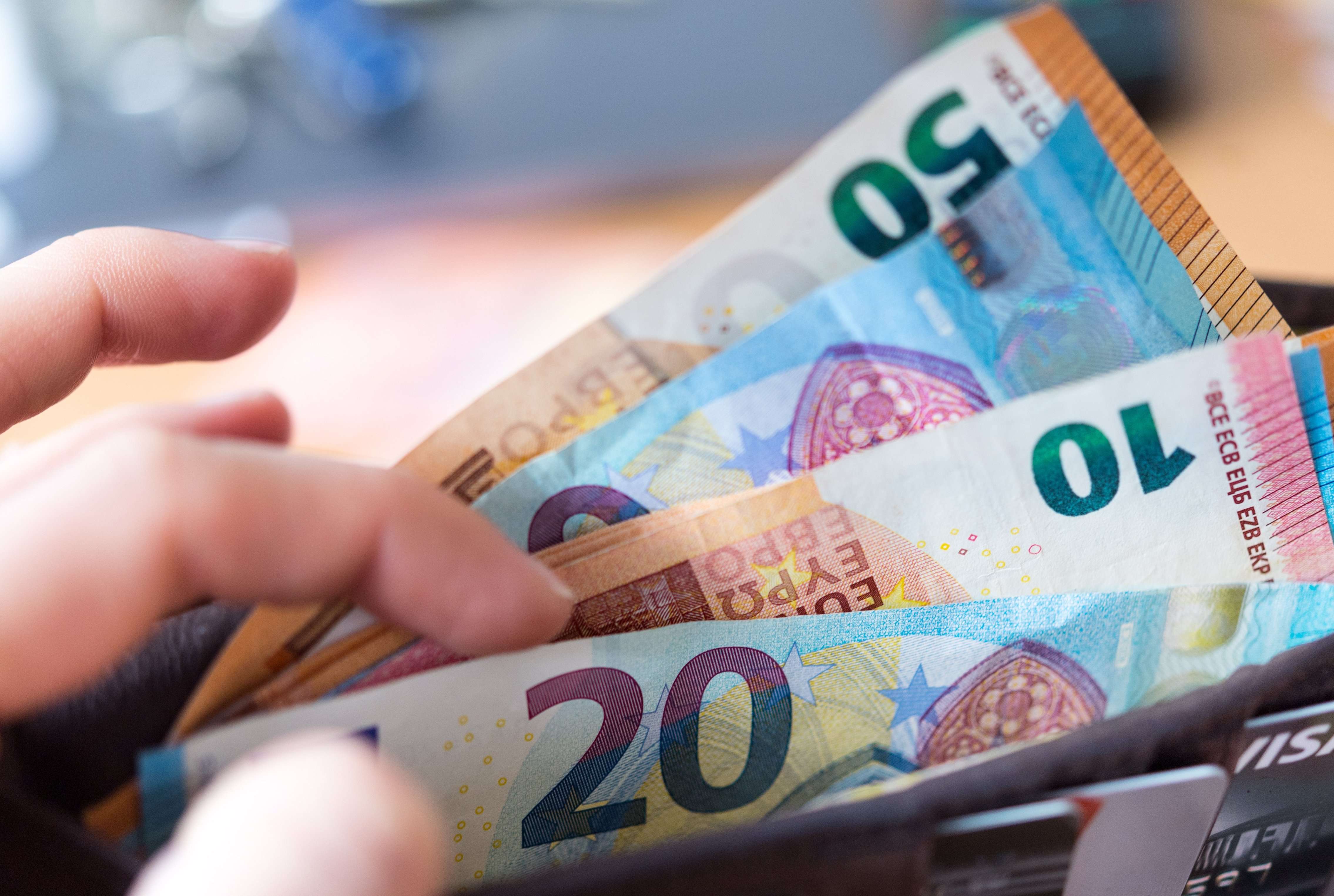 Unlock Financial Freedom: How the 50-30-20 Rule Can Help You Save and Enjoy Life