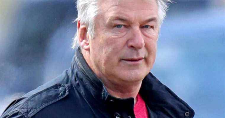 Alec Baldwin collapsed after killing woman: photos leak