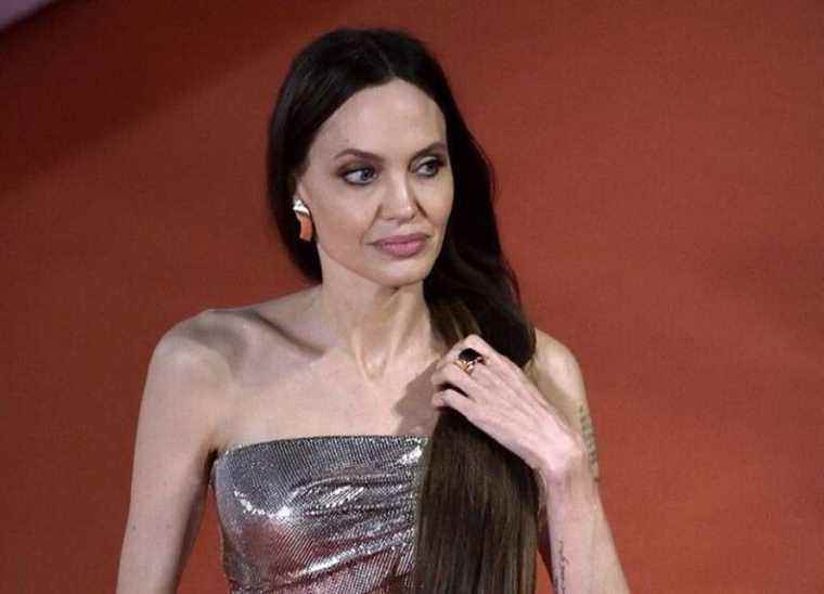 Big hair loss and discomfort on the red carpet for Angelina Jolie in Rome!