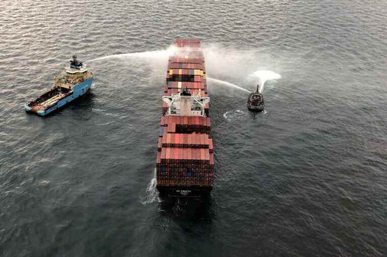 British Columbia |  Container ship fire off Victoria eases