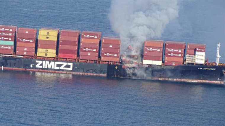 Burning container ship releases poisonous gas off the coast of Canada