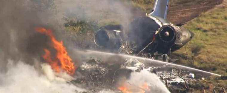 Civilian plane carrying 21 people crashes in Texas