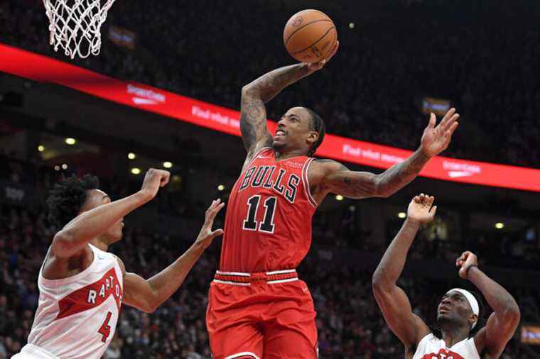 DeRozan helps the Bulls defeat the Raptors