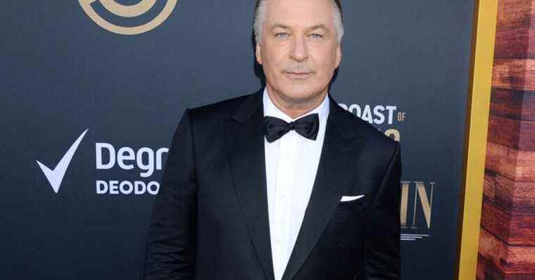 Director injured by Alec Baldwin speaks for the first time: “I am devastated …”