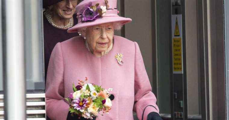 Elizabeth II is finally back: recovering, she reappears in Windsor