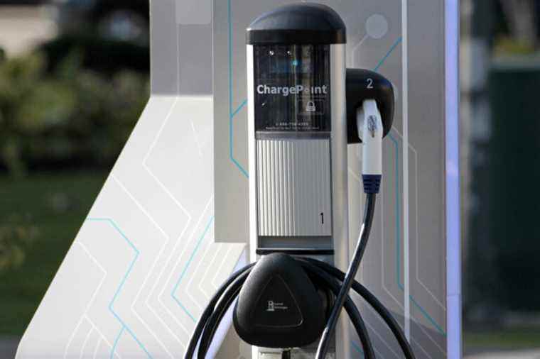 General Motors |  GM wants to help deploy 40,000 charging stations in North America