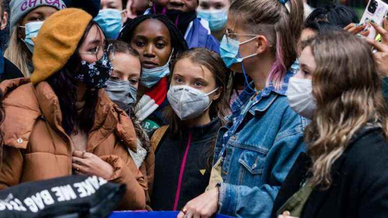 Greta Thunberg protests in London against the role of banks in the climate crisis