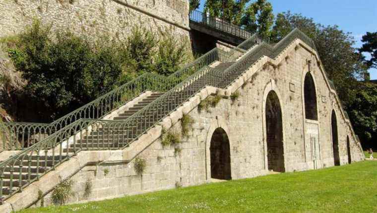 He climbs the stairs of Cours Dajot in Brest hundreds of times for the fight against childhood cancer