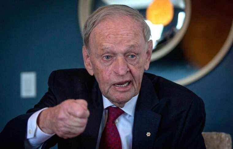 Indigenous issues: Jean Chrétien persists and signs on residential schools