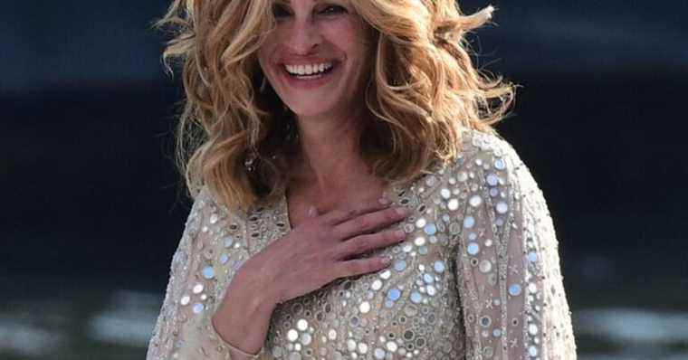 Julia Roberts: evening dresses and XXL smiles for a surprise shoot in the heart of Paris