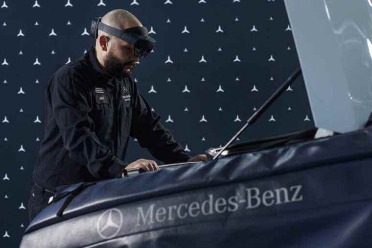 Mercedes-Benz |  Augmented reality to repair vehicles