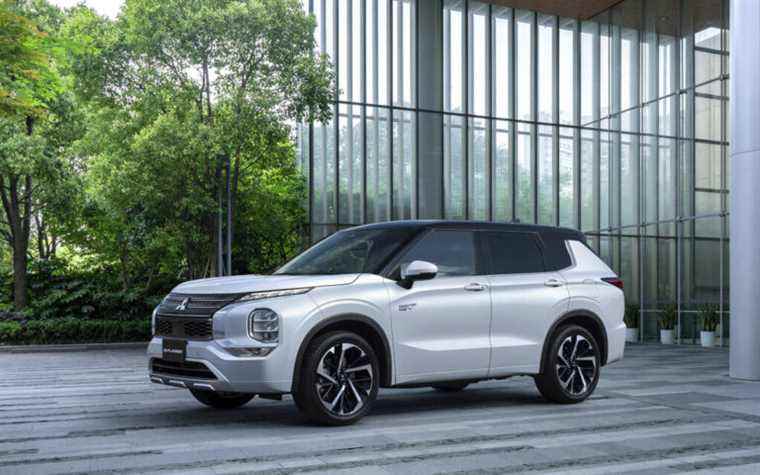 Mitsubishi Outlander PHEV 2023: bigger battery, better range