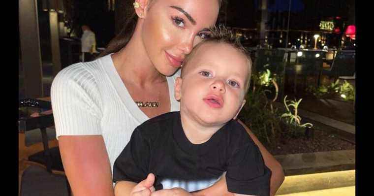 Nabilla and her son Milann: cute in the skin of a mythical couple for Halloween