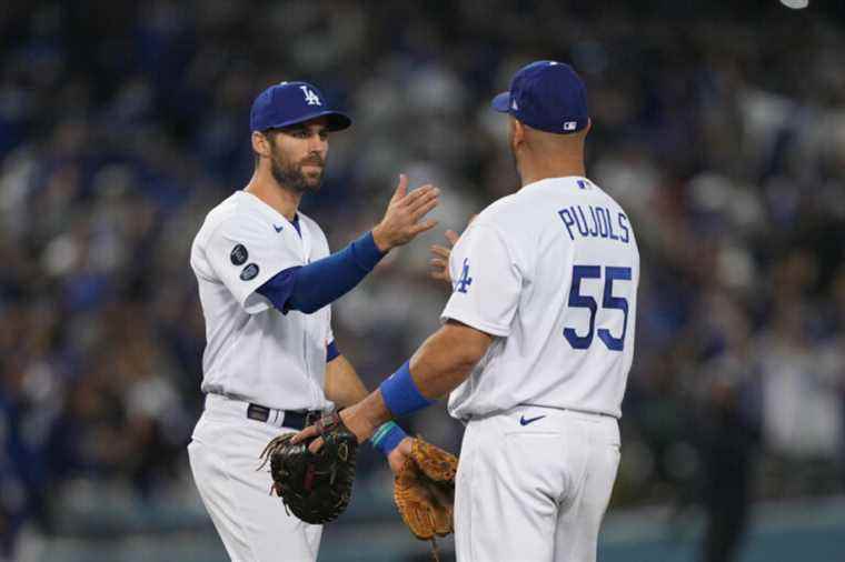 National Championship Series |  Dodgers crush Braves 11-2