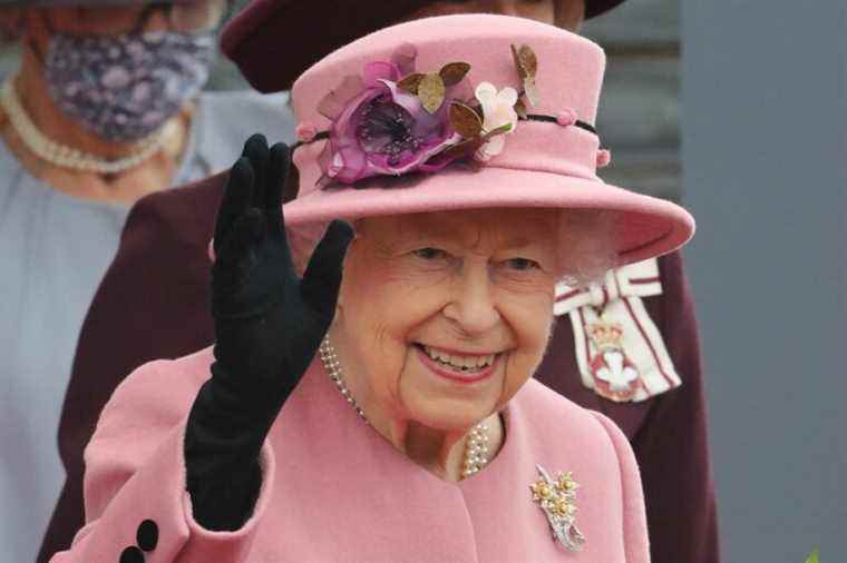 Queen Elizabeth II agrees to rely on medical advice