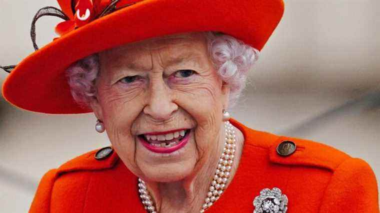 Queen Elizabeth II “annoyed and frustrated” not to attend COP26, says British journalist