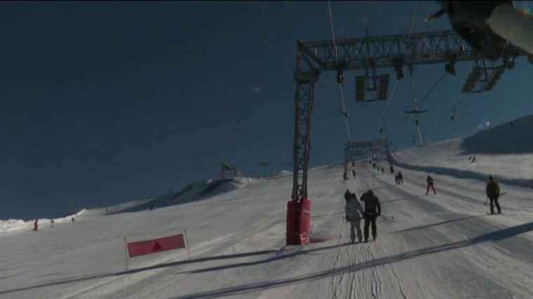 Skiing: enthusiasts savor the reopening of the slopes and ski lifts