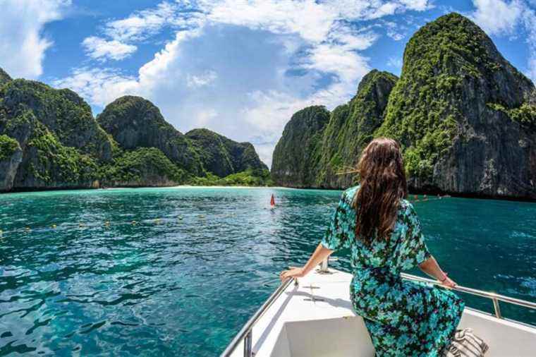 Thailand opens its borders to vaccinated tourists