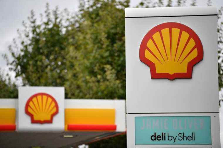 Third Point invests in Shell, but requests its split into several companies