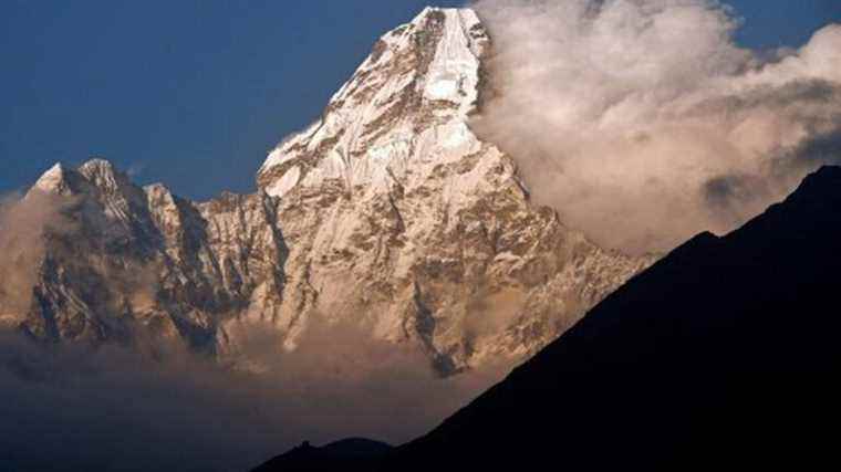 Three young French climbers reported missing in Nepal, probably swept away by an avalanche