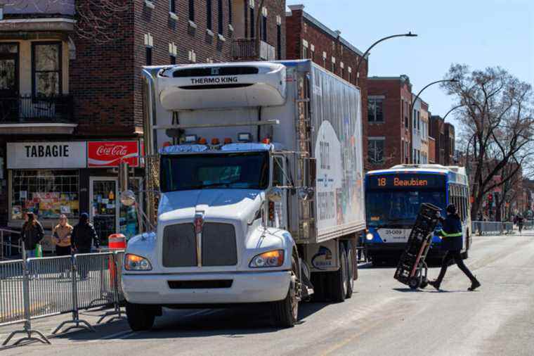 Too many big trucks in the streets of Montreal, says Coderre