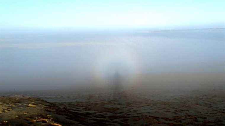 VIDEO.  Ghost ?  Heavenly appearance?  No, it’s a Brocken specter filmed on the dune of Pilat