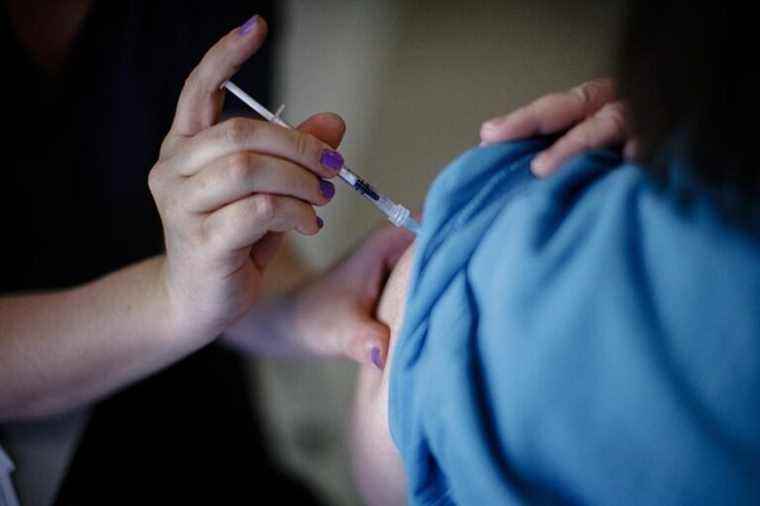 Vaccination |  A third dose for all adults, recommends NACI