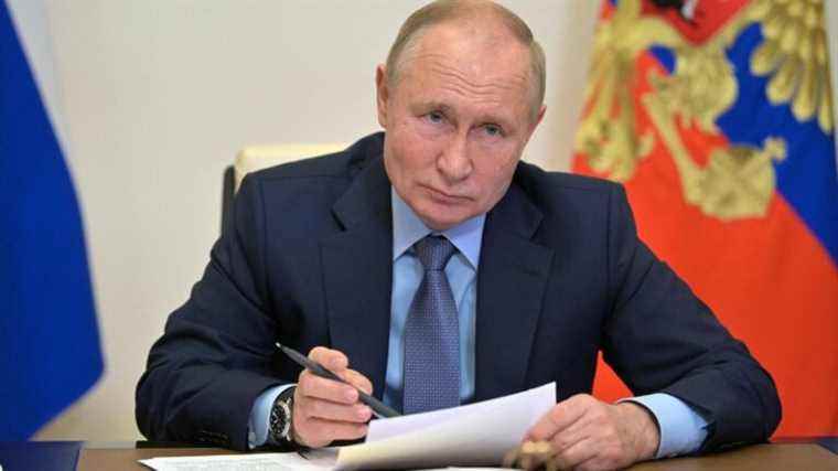 Vladimir Putin decrees a week off to stem the outbreak of the epidemic in Russia