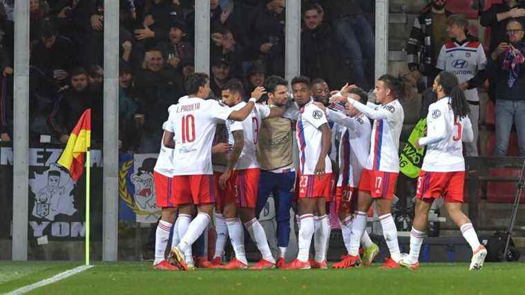 a Lyon with two faces overthrows Sparta Prague