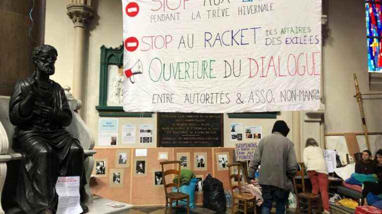 in Calais, a priest and two activists on hunger strike to defend the refugees