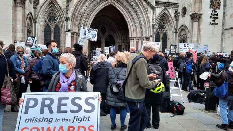 the support of the whistleblower once again mobilized in London