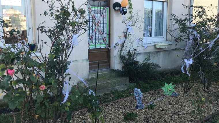 they decorate their house for Halloween