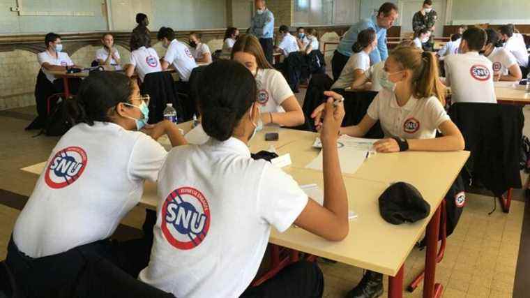 young volunteers from the universal national service discover the gendarmerie