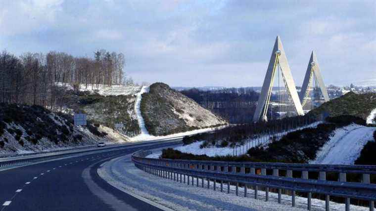 1,500 vehicles still blocked on the A89