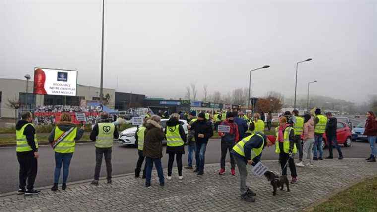 90 yellow vests are back on the roundabout for the three years of the movement