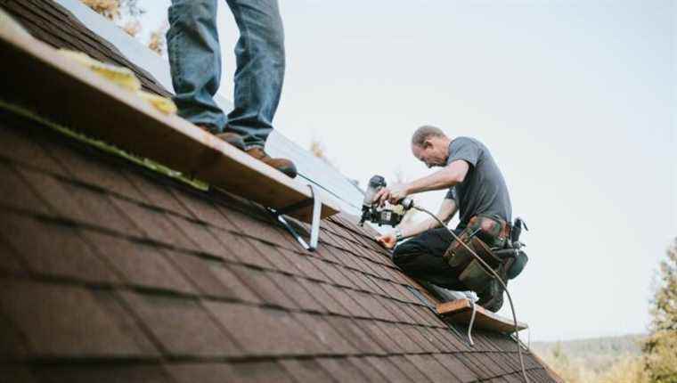 A roofer job and a cook job are to be filled in Dordogne