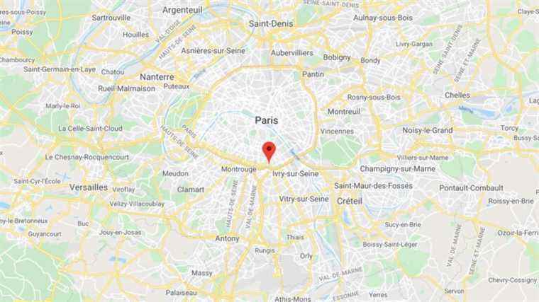 A violent fire in a building in Paris injures at least two, including a firefighter