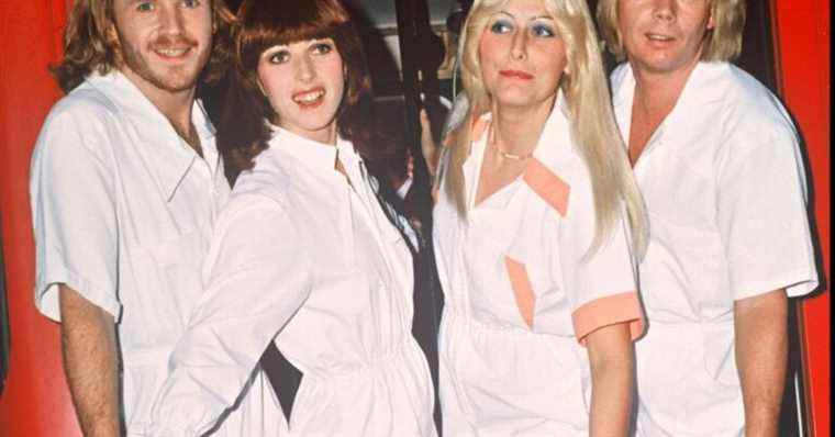 ABBA: Shocked group puts promo on hiatus after death of two fans