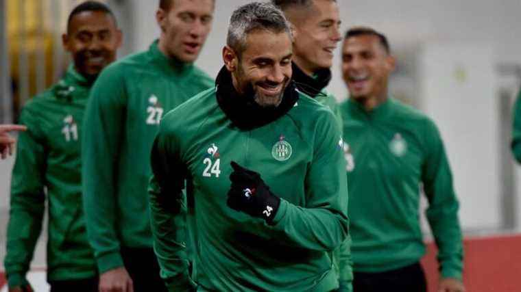 AS Saint-Étienne withdraws number 24 from its locker room in tribute to its ex-captain Loïc Perrin