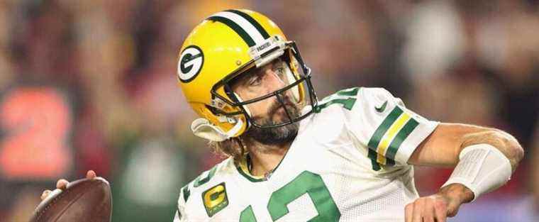 Aaron Rodgers to play despite injury