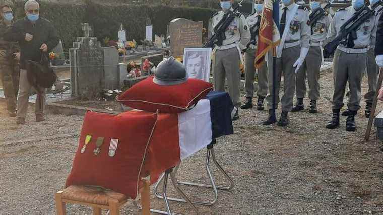 Arlebosc buries one of his children who died for France during the First World War