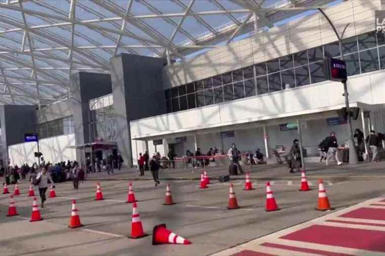 Atlanta |  Brief scene of panic at the airport after accidental triggering of a weapon