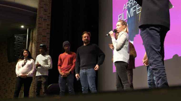 Audrey Lamy and François Cluzet at the bedside of young migrants in “La Brigade”, presented at the Arras Film Festival