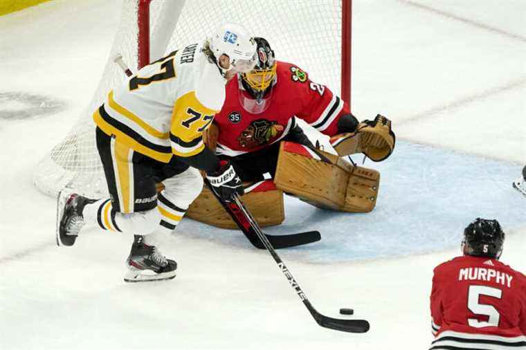 Blackhawks win 3-2 over Penguins