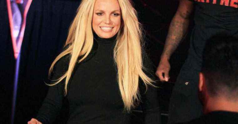 Britney Spears exults: she explodes the champagne and breaks her very long sobriety