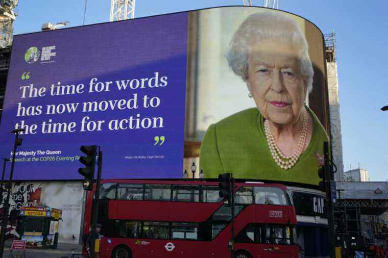 COP26 |  A message from Queen Elizabeth II airs on Piccadilly Circus