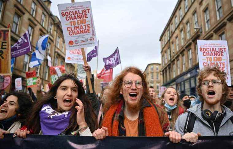 COP26 – “This is our future”: thousands of young people in the streets of Glasgow for the climate