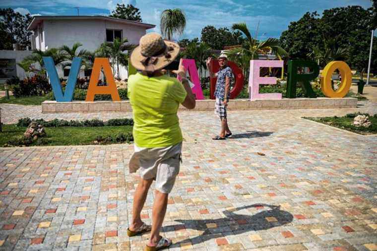 COVID-19 decline |  Cubans wait for tourists