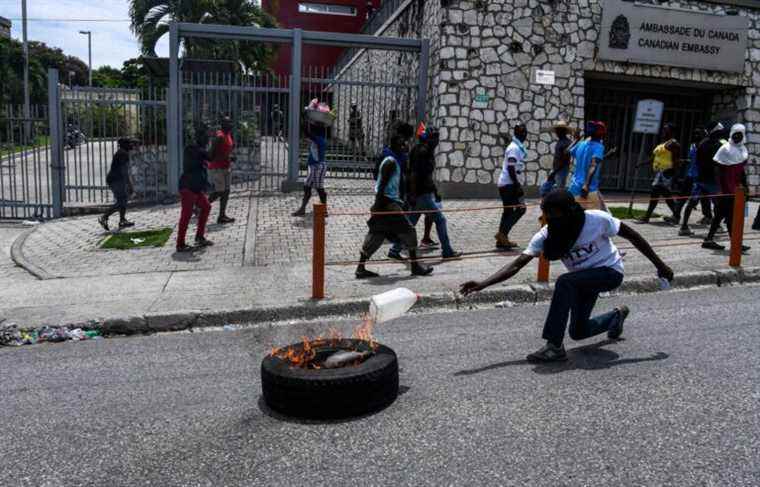 Canada withdraws non-essential staff from embassy in Haiti and advises against travel